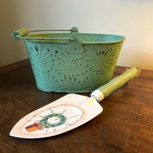 Cute oval green tin.